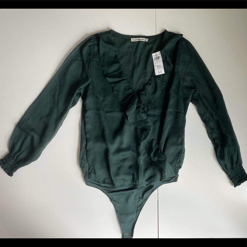 NWT A&F green dot bodysuit, M
